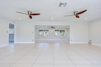 2645 63rd Ave S in St. Petersburg, FL - Building Photo - Building Photo