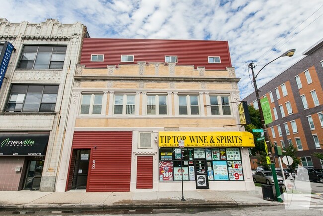 2700 W North Ave, Unit 204 in Chicago, IL - Foto de edificio - Building Photo