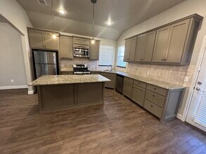 11211 Athens Ave in Lubbock, TX - Foto de edificio - Building Photo