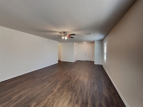 18011 Shallow Leaf Ln in Cypress, TX - Foto de edificio - Building Photo