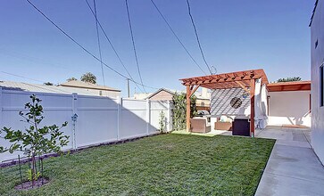 2315 S Cochran Ave in Los Angeles, CA - Building Photo - Building Photo