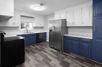 137 Deep Creek Rd in Newport News, VA - Building Photo - Building Photo