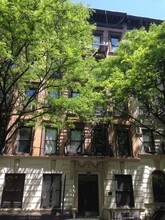 209 W 80th St in New York, NY - Foto de edificio - Building Photo