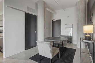 2115 Yeaman Pl, Unit 409 in Nashville, TN - Foto de edificio - Building Photo