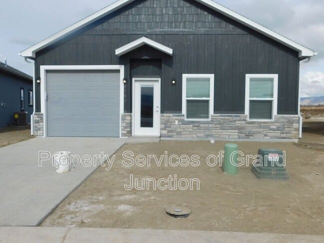 property at 2360 Canyon Ct