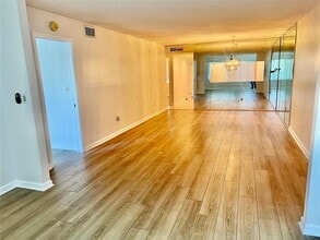9767 N Belfort Cir in Tamarac, FL - Foto de edificio - Building Photo