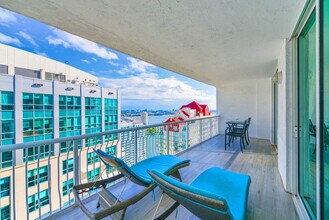 1 SE 12th St in Miami, FL - Building Photo - Building Photo