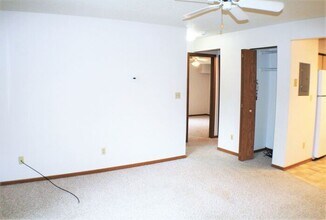 473 S Scott Blvd in Iowa City, IA - Building Photo - Building Photo