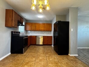 3417 SW Crestview Dr in Lawton, OK - Building Photo - Building Photo