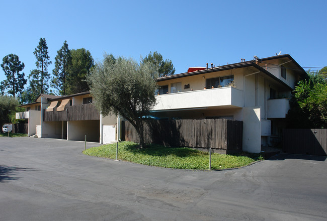 Green Hill Apartments in Thousand Oaks, CA - Foto de edificio - Building Photo