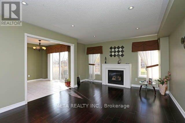 property at 1628 Glenbourne Dr