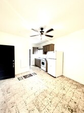 428 S Texas Ave, Unit Apt 11 in Mercedes, TX - Foto de edificio - Building Photo