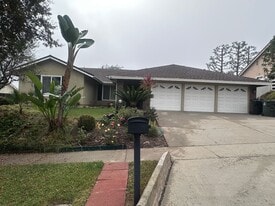 2332 Camino Del Sol in Fullerton, CA - Building Photo