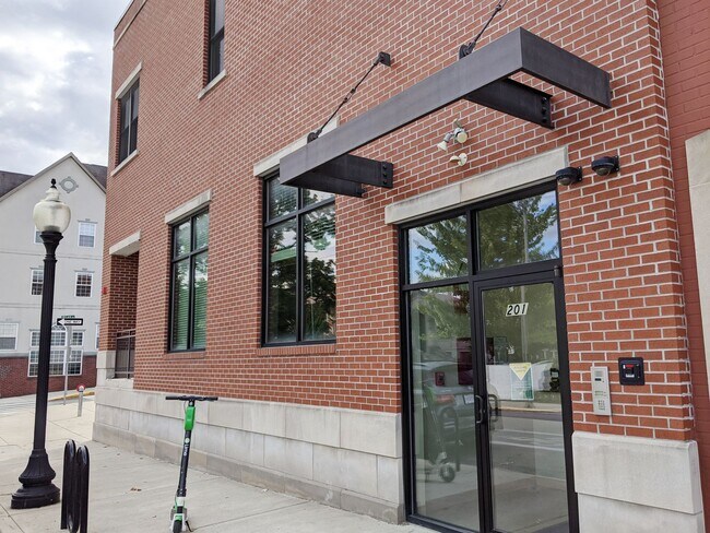 Sixth &amp; Washington in Bloomington, IN - Foto de edificio - Building Photo