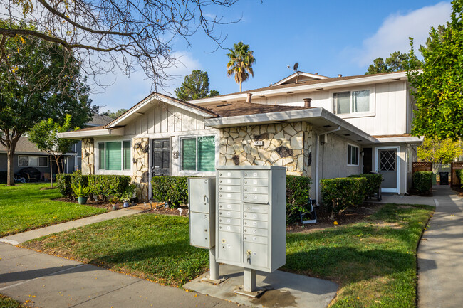 5487 Judith St in San Jose, CA - Foto de edificio - Building Photo