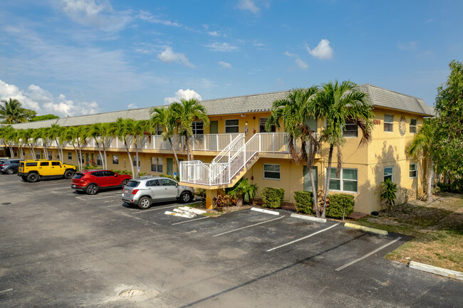 El Sol Condominium in Oakland Park, FL - Building Photo - Primary Photo