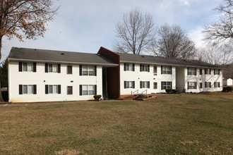 Mountain View Apartments in Rocky Mount, VA - Foto de edificio - Building Photo