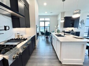 3330 Oak Grove Ave, Unit 1302 in Dallas, TX - Building Photo - Building Photo