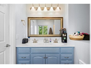 203 Williams Finney Rd in Kelso, WA - Building Photo - Building Photo