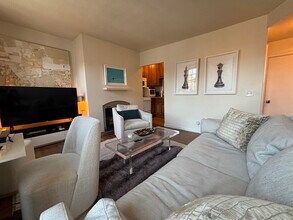 17 Joy St, Unit 6 in Boston, MA - Building Photo - Building Photo