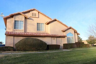 1647 Orchid Ln in Lancaster, CA - Building Photo