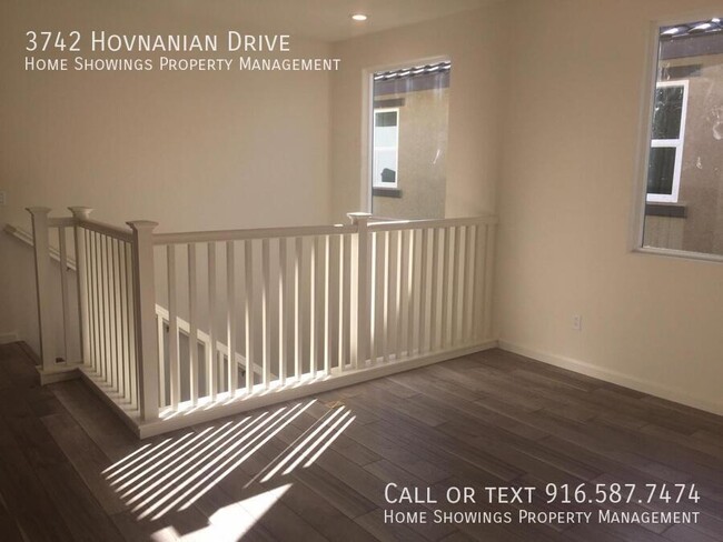 3742 Hovnanian Dr in Sacramento, CA - Foto de edificio - Building Photo