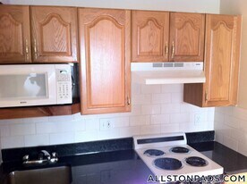 1110 Commonwealth Ave, Unit 301 in Boston, MA - Building Photo
