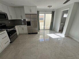 11138 SW 6th St in Miami, FL - Building Photo