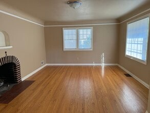 7405 NE Prescott St, Unit A in Portland, OR - Building Photo - Building Photo