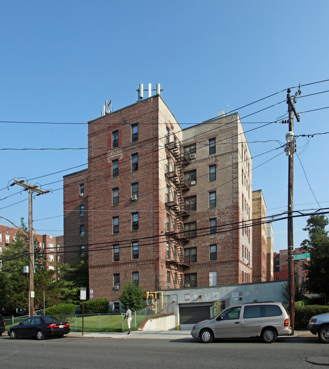 10-06 Neilson St in Far Rockaway, NY - Building Photo