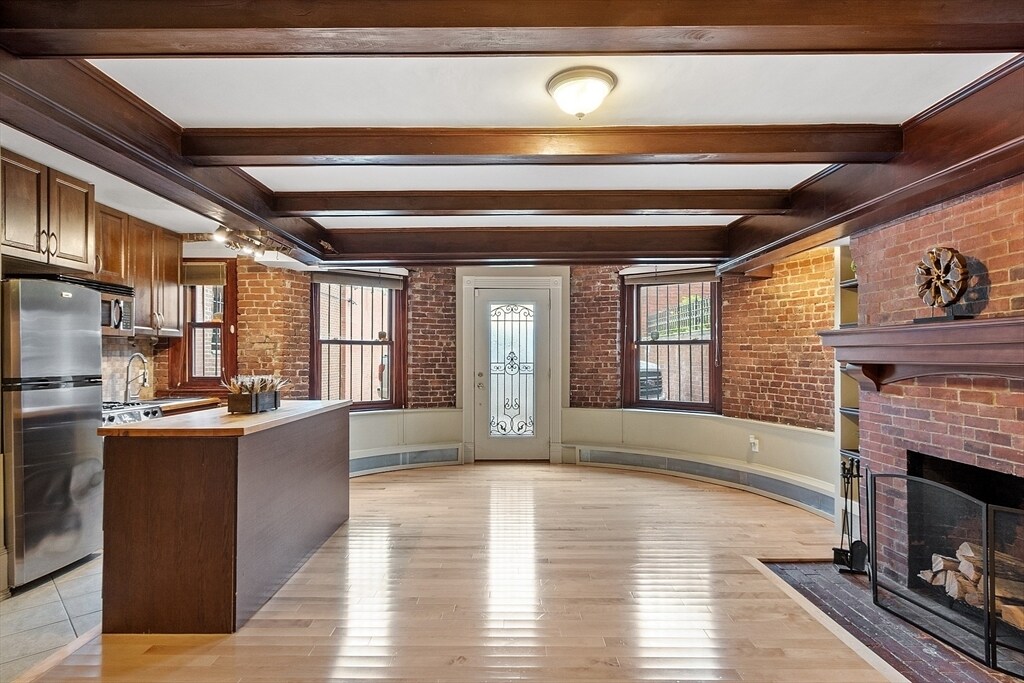 337 Beacon St, Unit 1## in Boston, MA - Building Photo