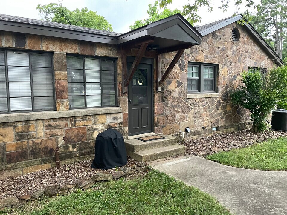 1283 W Hendrix St in Fayetteville, AR - Building Photo