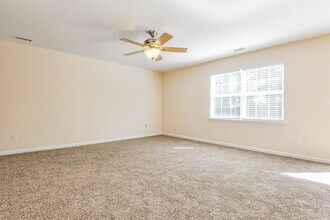 676 Yorkshire Dr in Clayton, NC - Building Photo - Building Photo