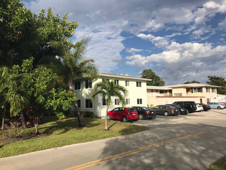 2616 NE 14th Ave-Unit -5 in Oakland Park, FL - Building Photo