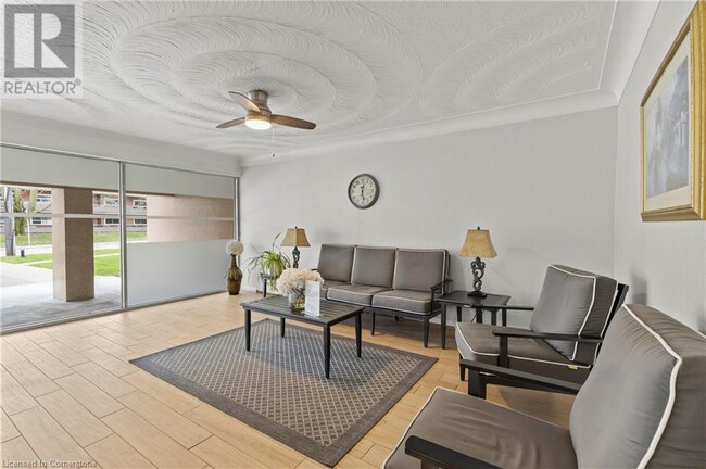 8 Woodman Dr S in Hamilton, ON - Building Photo - Building Photo