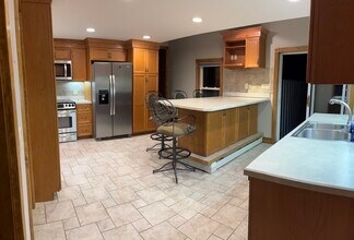 903 Prospect St in Somerset, MA - Foto de edificio - Building Photo