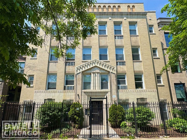 1844 N Humboldt Blvd, Unit S in Chicago, IL - Building Photo - Building Photo