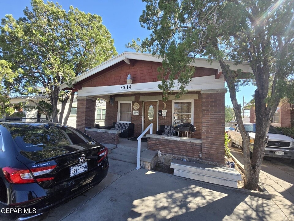 3214 Douglas Ave in El Paso, TX - Building Photo