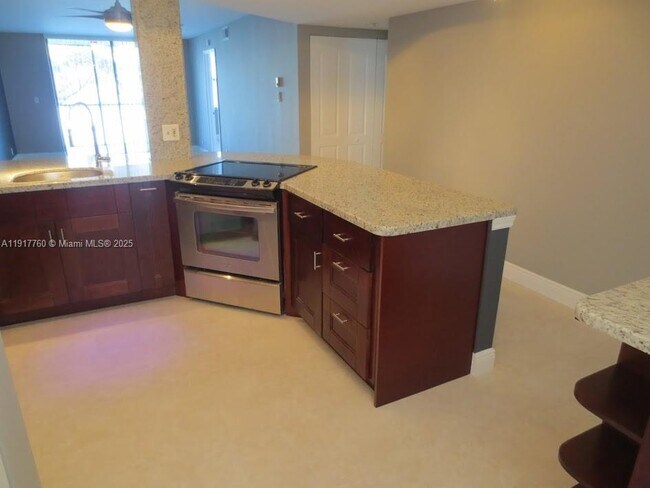 115 Lake Emerald Dr in Oakland Park, FL - Building Photo - Building Photo