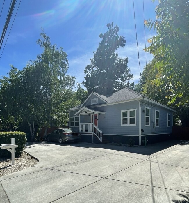 property at 631 Oak Lawn Ave