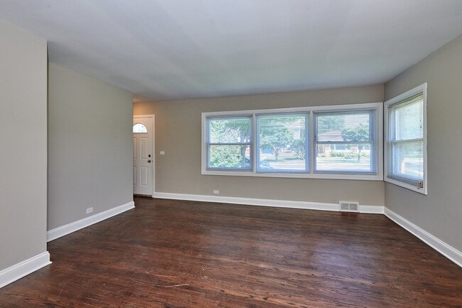 7810 E Prairie Rd in Skokie, IL - Building Photo - Building Photo