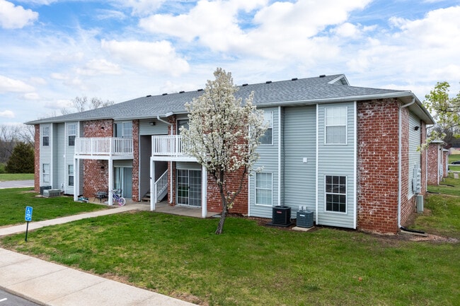 Lynn Park Apartments in Excelsior Springs, MO - Foto de edificio - Building Photo