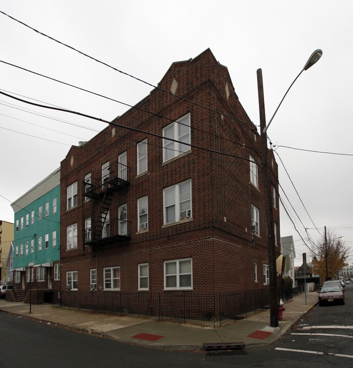 42 Hutton St in Jersey City, NJ - Building Photo