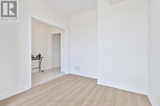 3303 Sixth Line in Oakville, ON - Building Photo - Building Photo