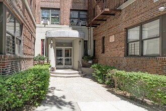 12 Dongan Place in New York, NY - Building Photo - Building Photo