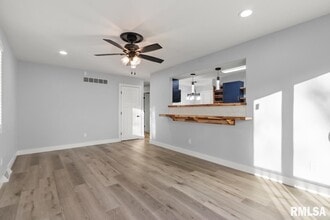 1900 E Knox St in Peoria, IL - Building Photo - Building Photo