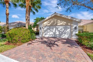 8313 Cozumel Ln in Wellington, FL - Building Photo