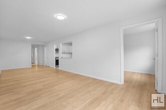 72 DRIVE, Unit 3 in Queens, NY - Building Photo - Building Photo