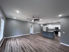 104 Twin Oaks Dr in Bardstown, KY - Building Photo - Building Photo