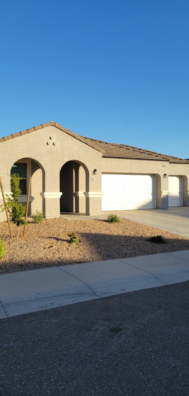 3215 N Lainey Ln Rentals in Buckeye, AZ